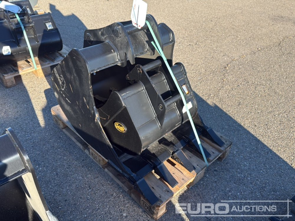 Bucket LGT000BA4075QSV to Suit 6-10 Ton Excavator (S/N 1181858), Bucket H04-0600 to Suit QR40 (S/N 1084900) - Кофа: снимка 1 Bucket LGT000BA4075QSV to Suit 6-10 Ton Excavator (S/N 1181858), Bucket H04-0600 to Suit QR40 (S/N 1084900) - Кофа: снимка 1