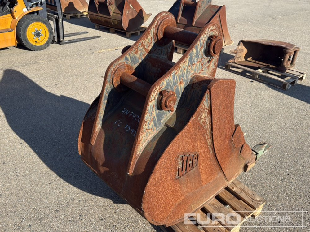 JCB 32" Digging Bucket to suit Backhoe Loader - Кофа: снимка 3 JCB 32" Digging Bucket to suit Backhoe Loader - Кофа: снимка 3