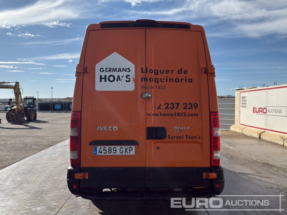 2010 Iveco Daily 35 S14 - Лекотоварен автомобил: снимка 4 2010 Iveco Daily 35 S14 - Лекотоварен автомобил: снимка 4