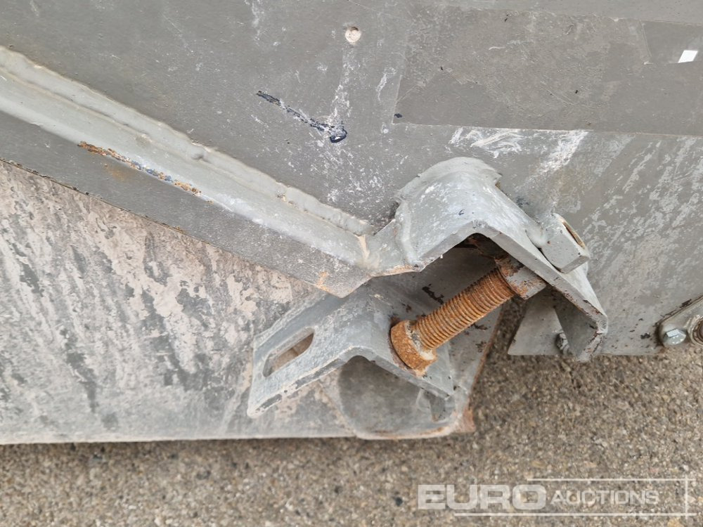 2015 Bobcat 60 SWEEPER - Прикачен инвентар за Мини челен товарач: снимка 5 2015 Bobcat 60 SWEEPER - Прикачен инвентар за Мини челен товарач: снимка 5