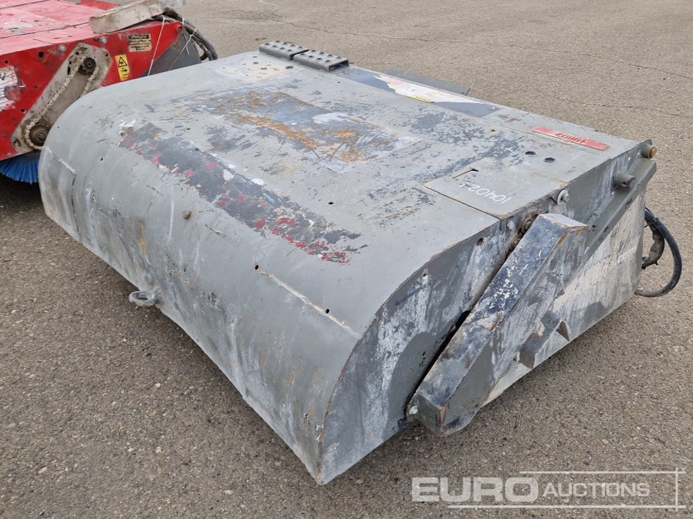 2015 Bobcat 60 SWEEPER - Прикачен инвентар за Мини челен товарач: снимка 2 2015 Bobcat 60 SWEEPER - Прикачен инвентар за Мини челен товарач: снимка 2