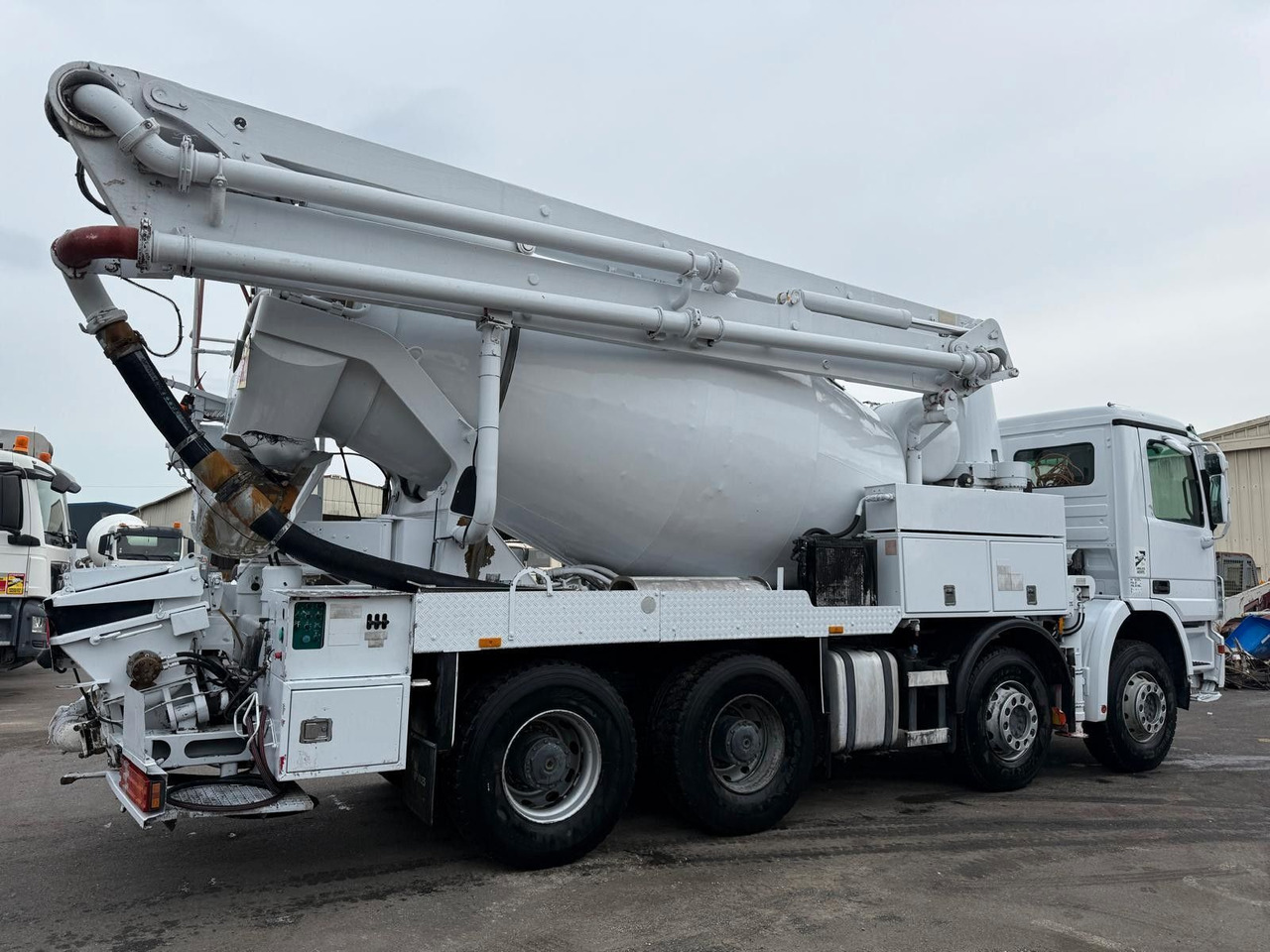 Mercedes-Benz Actros - Бетон помпа: снимка 4 Mercedes-Benz Actros - Бетон помпа: снимка 4