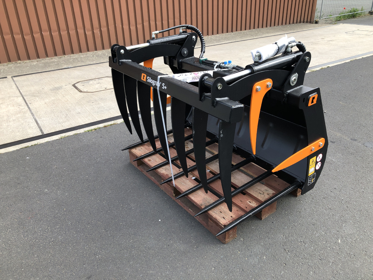 Alö Silograb S 130 BOH M16 S7L - Челен товарач за трактор: снимка 1 Alö Silograb S 130 BOH M16 S7L - Челен товарач за трактор: снимка 1