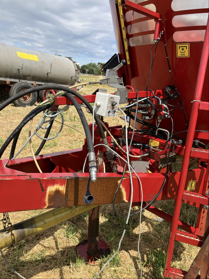 BVL Futtermischwagen V-Mix 18 2S - Миксер-вагон: снимка 3 BVL Futtermischwagen V-Mix 18 2S - Миксер-вагон: снимка 3