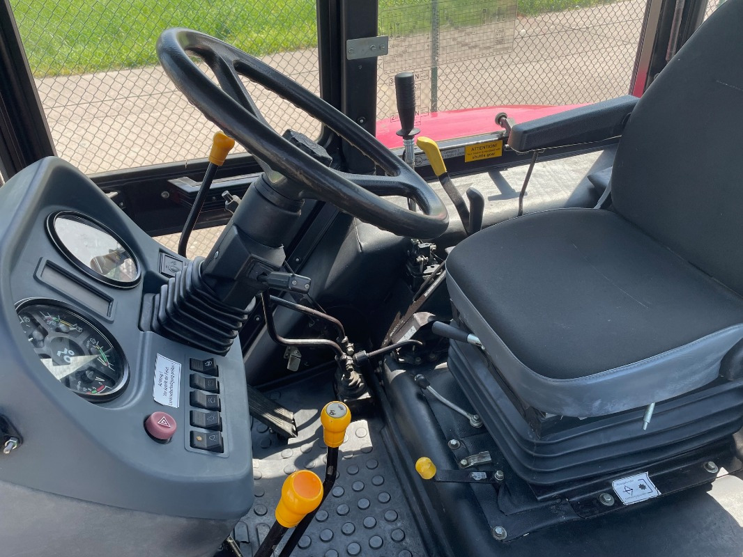 Belarus 920.4 - Трактор: снимка 4 Belarus 920.4 - Трактор: снимка 4