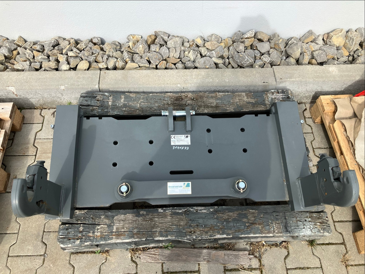 Bressel und Lade Adapterrahmen - Челен товарач за трактор: снимка 1 Bressel und Lade Adapterrahmen - Челен товарач за трактор: снимка 1