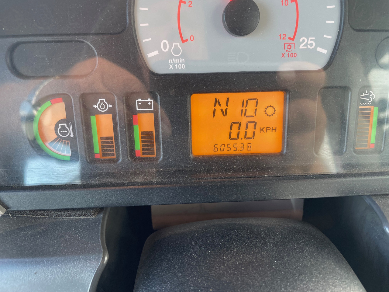 Challenger MT 875 E - Трактор: снимка 2 Challenger MT 875 E - Трактор: снимка 2