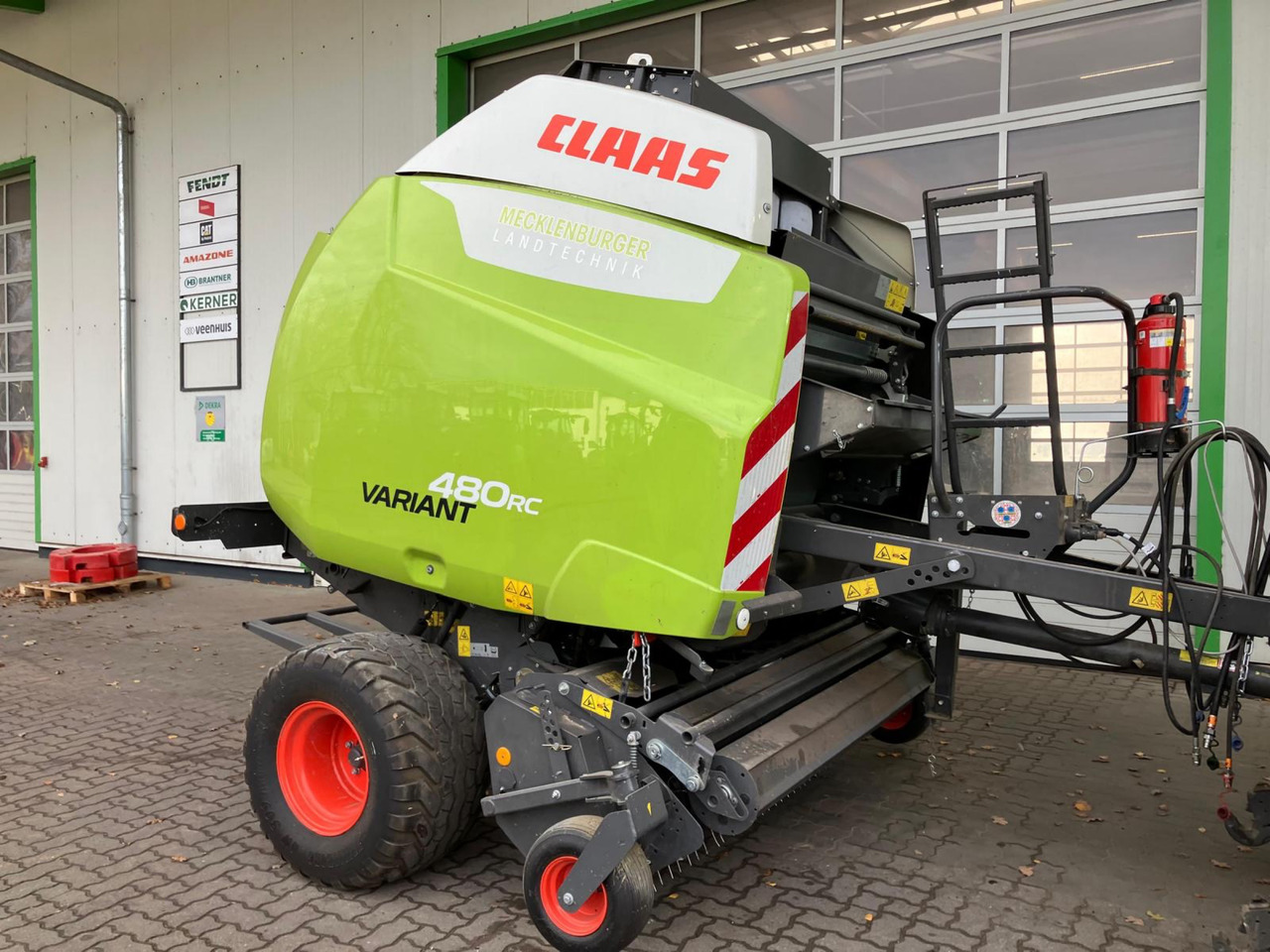 Claas Variant 480 RC - Машина за сено и фураж: снимка 2 Claas Variant 480 RC - Машина за сено и фураж: снимка 2