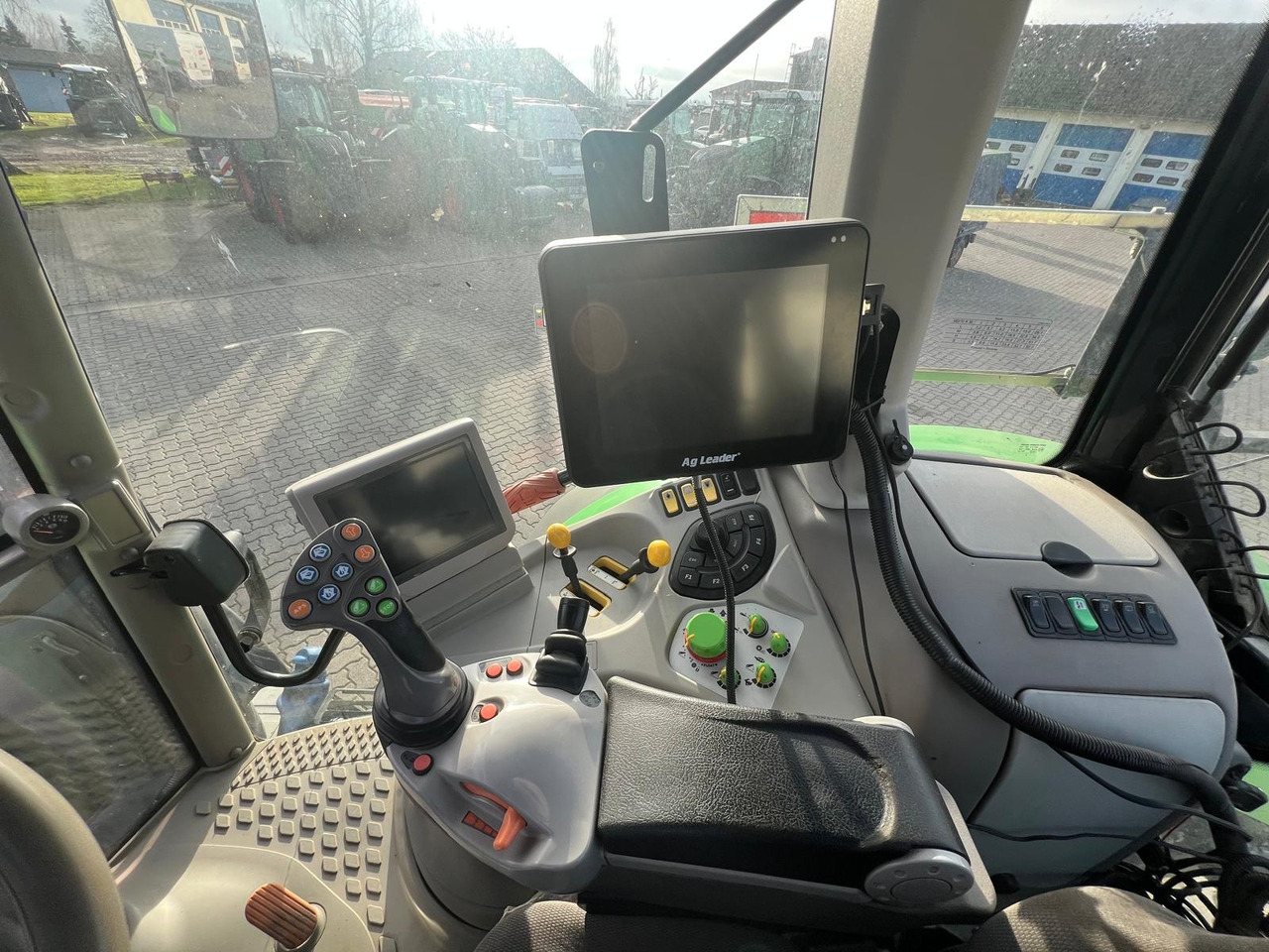 Deutz-Fahr 6210 TTV Serie - Трактор: снимка 3 Deutz-Fahr 6210 TTV Serie - Трактор: снимка 3