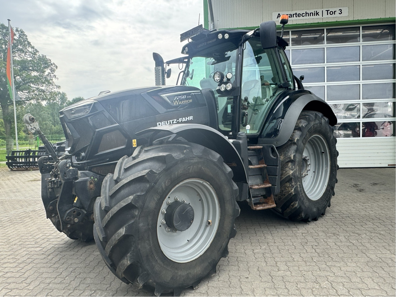 Deutz-Fahr Agrotron 7250 TTV - Трактор: снимка 1 Deutz-Fahr Agrotron 7250 TTV - Трактор: снимка 1