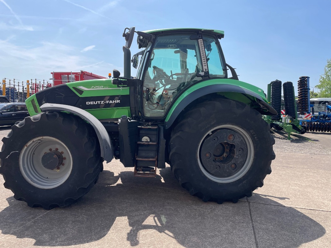 Deutz-Fahr Agrotron 7250 TTV - Трактор: снимка 1 Deutz-Fahr Agrotron 7250 TTV - Трактор: снимка 1
