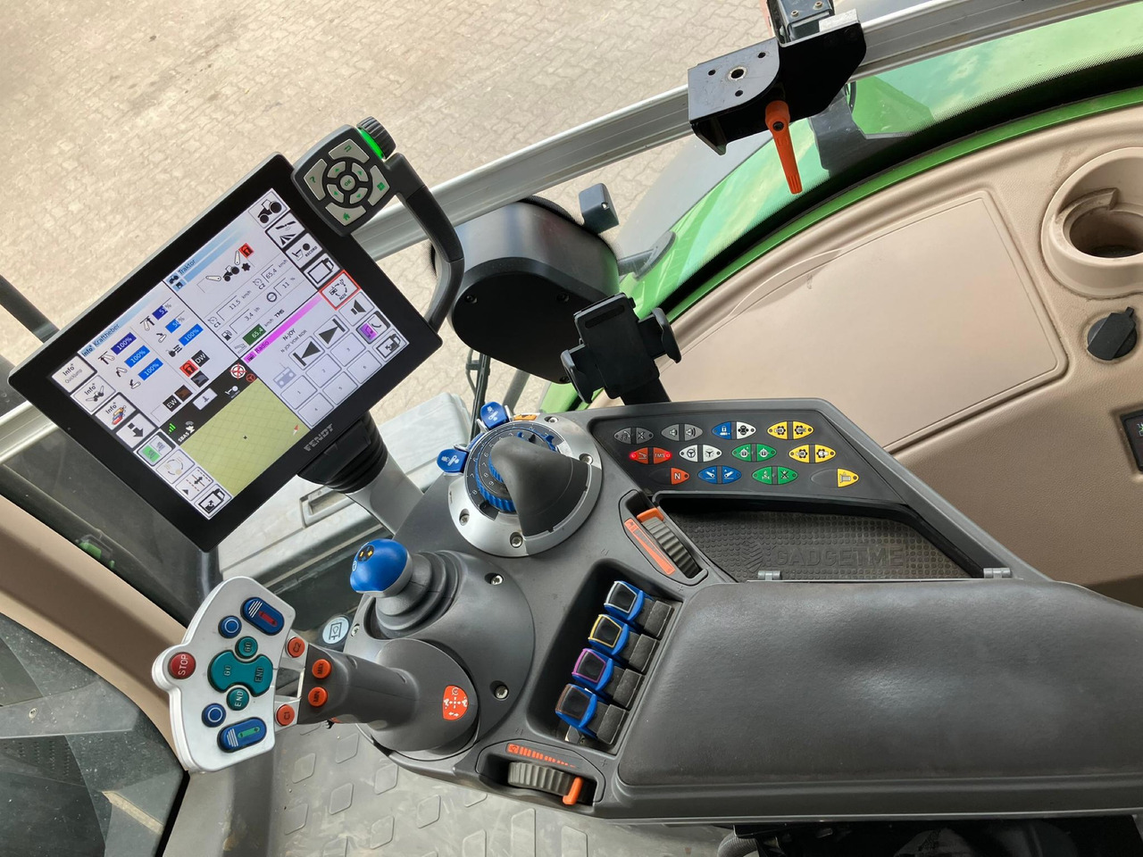 Fendt 1050 Vario Gen2 Profi Plus - Трактор: снимка 2 Fendt 1050 Vario Gen2 Profi Plus - Трактор: снимка 2