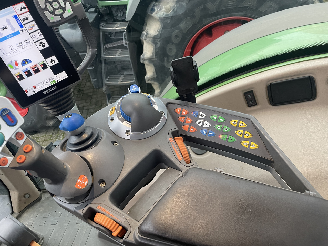 Fendt 718 Power Plus - Трактор: снимка 3 Fendt 718 Power Plus - Трактор: снимка 3