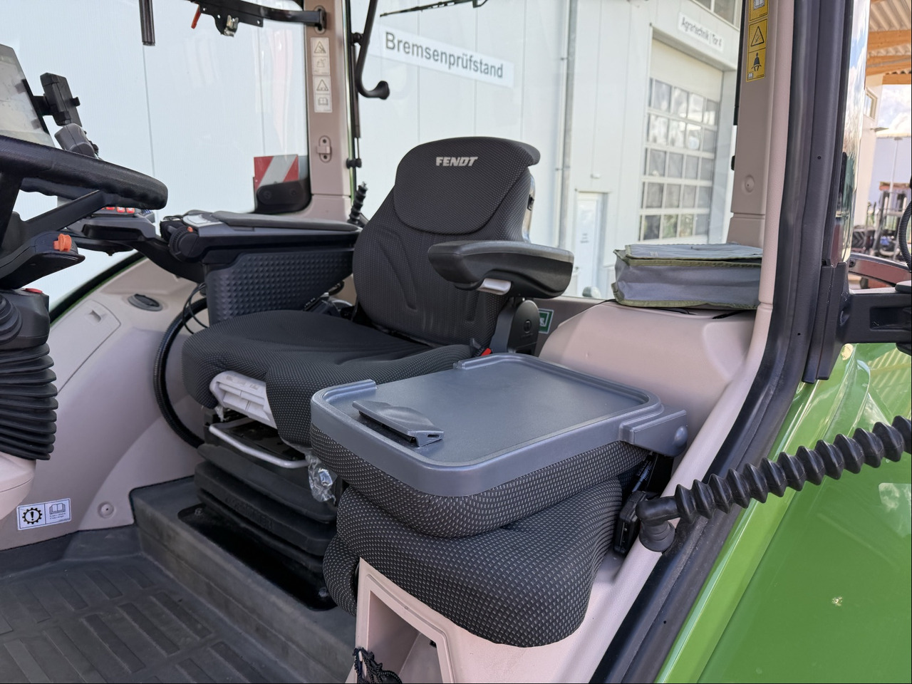Fendt 718 Vario Gen 6 - Трактор: снимка 3 Fendt 718 Vario Gen 6 - Трактор: снимка 3