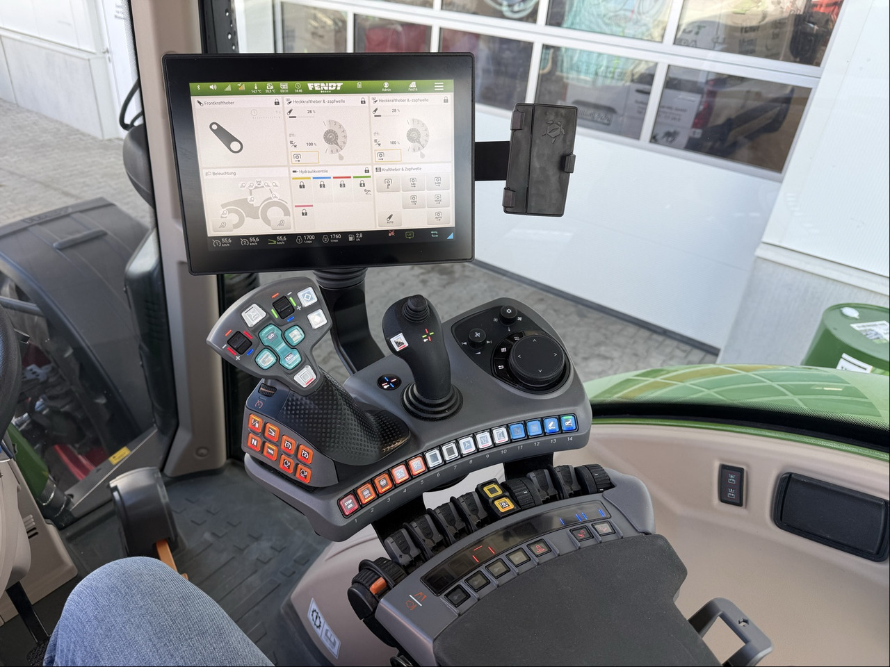 Fendt 718 Vario Gen 6 - Трактор: снимка 2 Fendt 718 Vario Gen 6 - Трактор: снимка 2