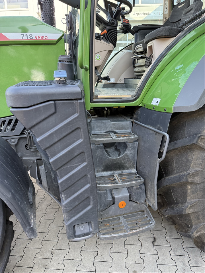 Fendt 718 Vario Gen6 PowerPlus - Трактор: снимка 2 Fendt 718 Vario Gen6 PowerPlus - Трактор: снимка 2