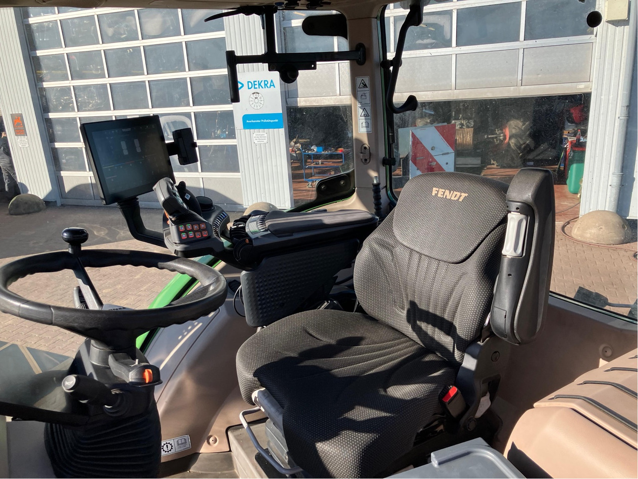 Fendt 718 Vario Gen6 ProfiPlus - Трактор: снимка 3 Fendt 718 Vario Gen6 ProfiPlus - Трактор: снимка 3