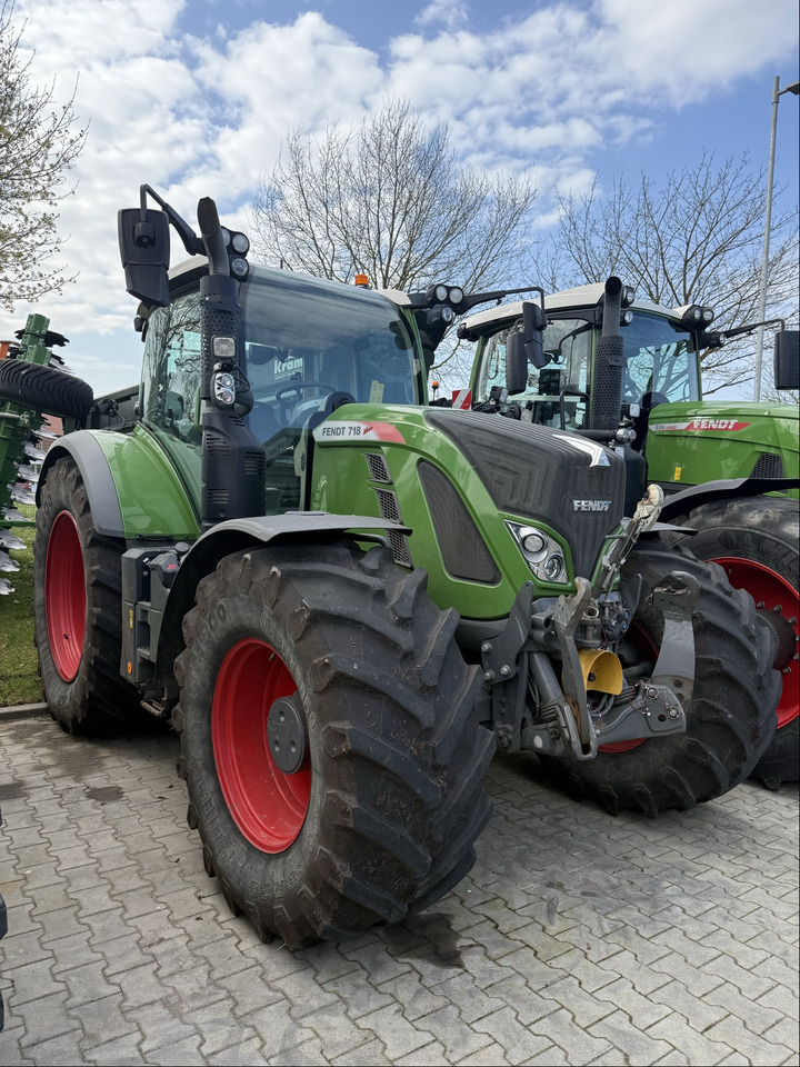 Fendt 718 Vario S4 ProfiPlus - Трактор: снимка 1 Fendt 718 Vario S4 ProfiPlus - Трактор: снимка 1