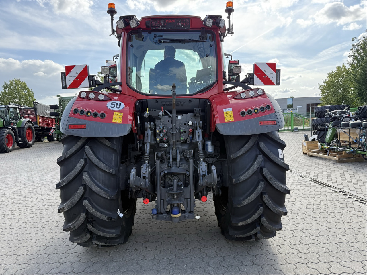 Fendt 724 Vario Gen6 ProfiPlus - Трактор: снимка 2 Fendt 724 Vario Gen6 ProfiPlus - Трактор: снимка 2