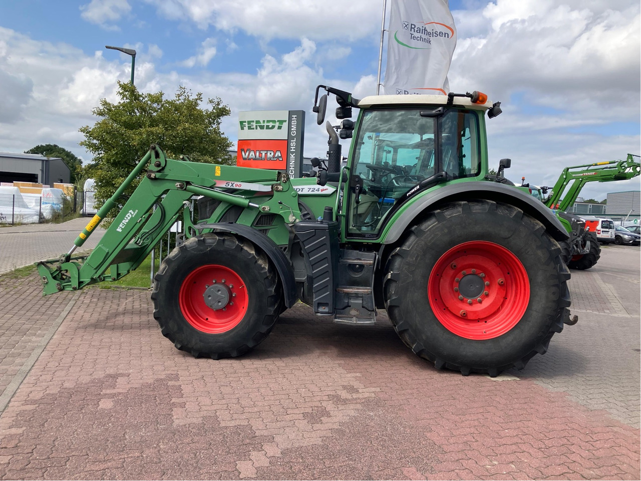Fendt 724 Vario S4 Power - Трактор: снимка 2 Fendt 724 Vario S4 Power - Трактор: снимка 2