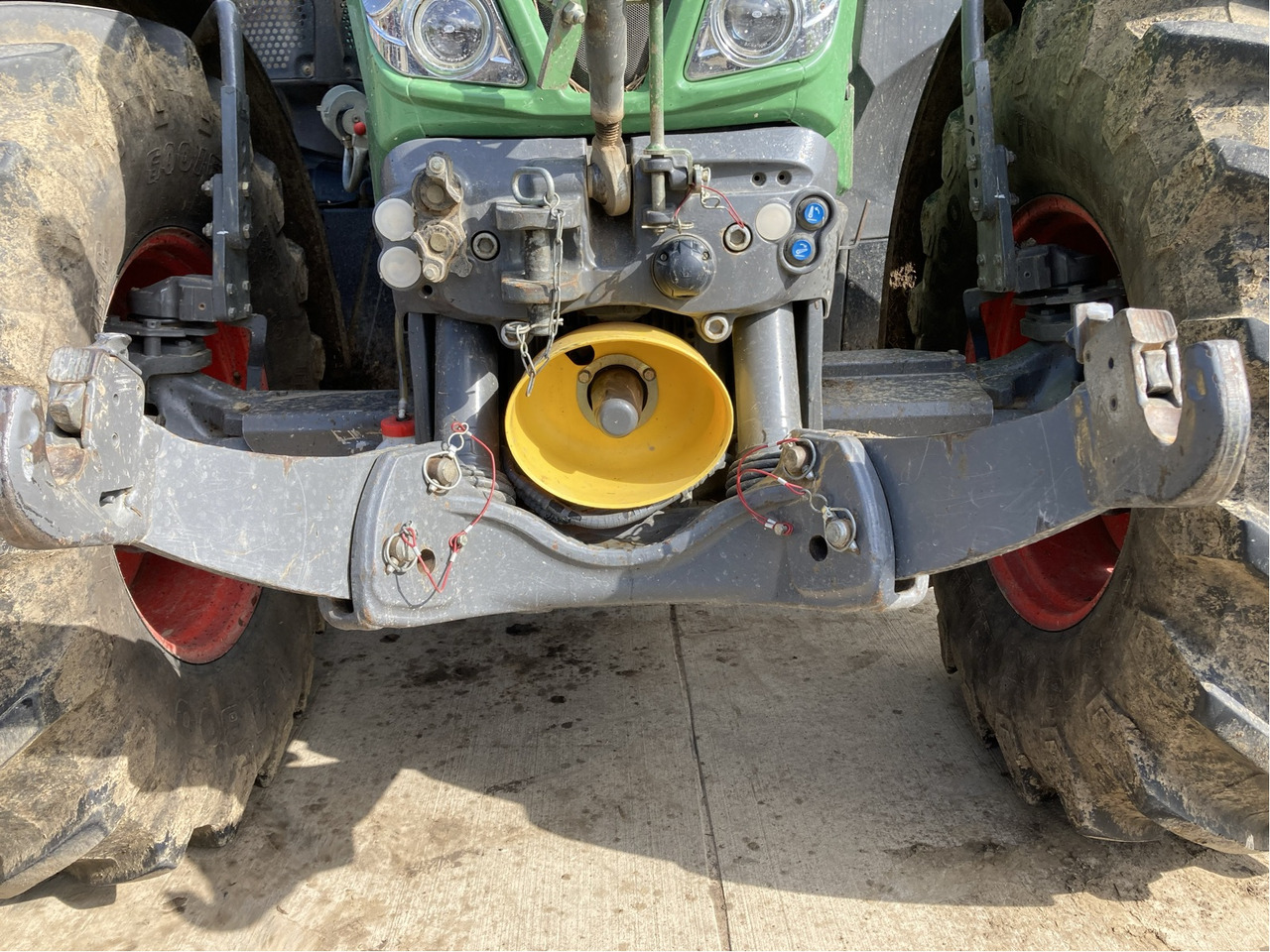 Fendt 724 Vario SCR - Трактор: снимка 3 Fendt 724 Vario SCR - Трактор: снимка 3