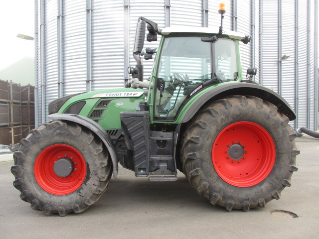Fendt 724 Vario SCR Profi Plus - Трактор: снимка 1 Fendt 724 Vario SCR Profi Plus - Трактор: снимка 1