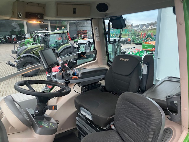 Fendt 826 Vario S4 Profi - Трактор: снимка 3 Fendt 826 Vario S4 Profi - Трактор: снимка 3