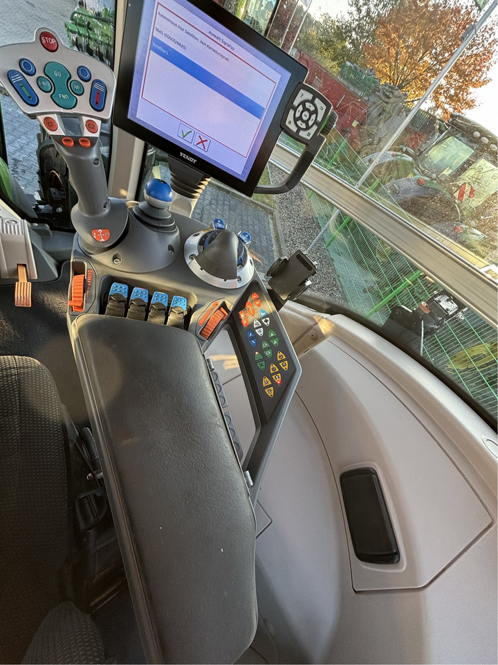 Fendt 826 Vario S4 ProfiPlus - Трактор: снимка 3 Fendt 826 Vario S4 ProfiPlus - Трактор: снимка 3