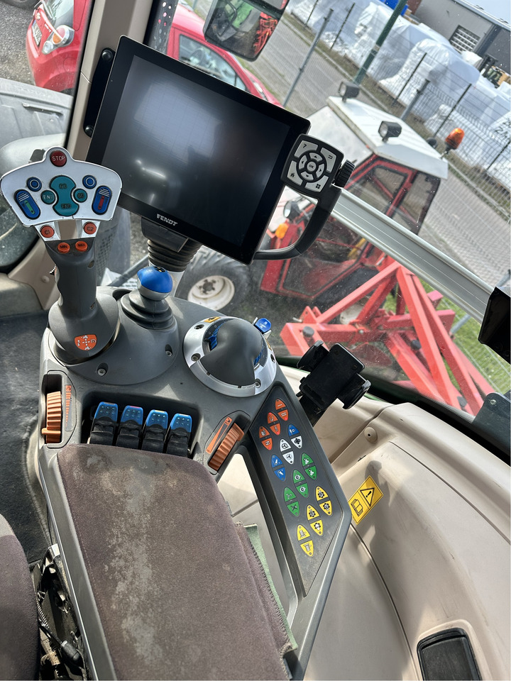 Fendt 828 S4 Profi Plus - Трактор: снимка 2 Fendt 828 S4 Profi Plus - Трактор: снимка 2