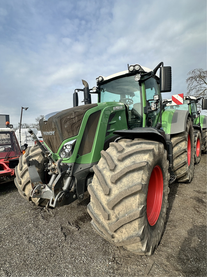 Fendt 828 S4 Profi Plus - Трактор: снимка 1 Fendt 828 S4 Profi Plus - Трактор: снимка 1