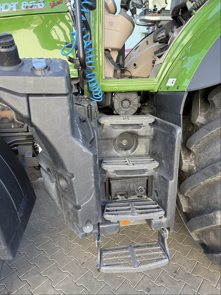 Fendt 828 Vario ProfiPlus Motor NEU - Трактор: снимка 3 Fendt 828 Vario ProfiPlus Motor NEU - Трактор: снимка 3