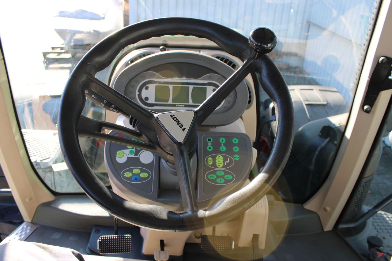 Fendt 828 Vario S4 Profi - Трактор: снимка 4 Fendt 828 Vario S4 Profi - Трактор: снимка 4