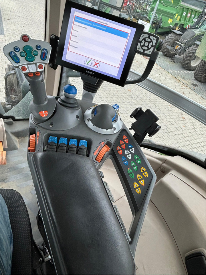 Fendt 828 Vario S4 Profi Plus - Трактор: снимка 4 Fendt 828 Vario S4 Profi Plus - Трактор: снимка 4
