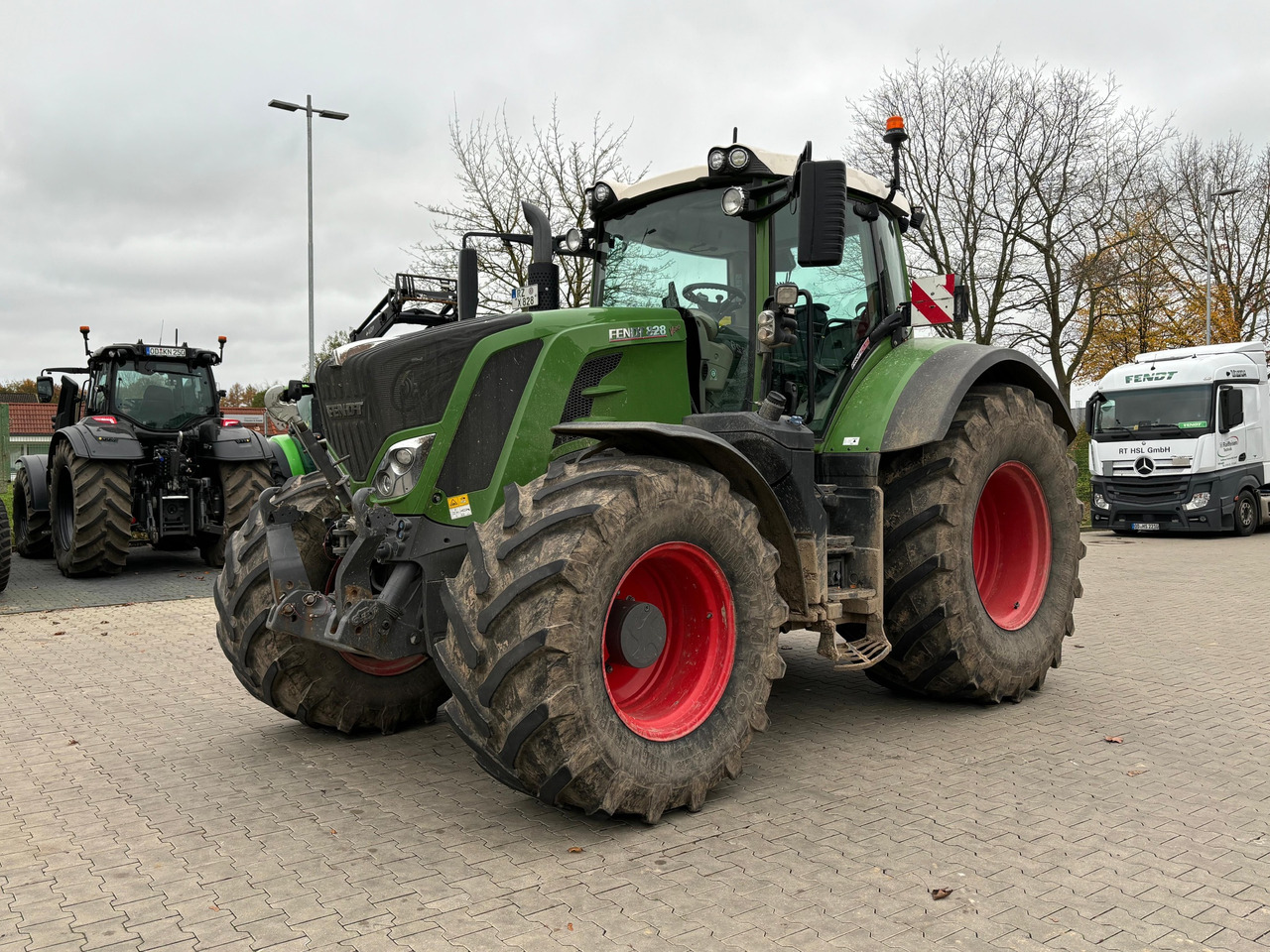 Fendt 828 Vario S4 Profi Plus - Трактор: снимка 1 Fendt 828 Vario S4 Profi Plus - Трактор: снимка 1