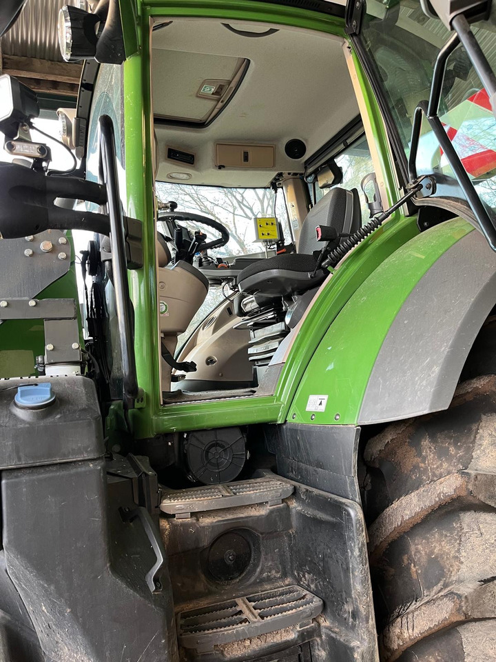 Fendt 828 Vario S4 ProfiPlus FL - Трактор: снимка 4 Fendt 828 Vario S4 ProfiPlus FL - Трактор: снимка 4