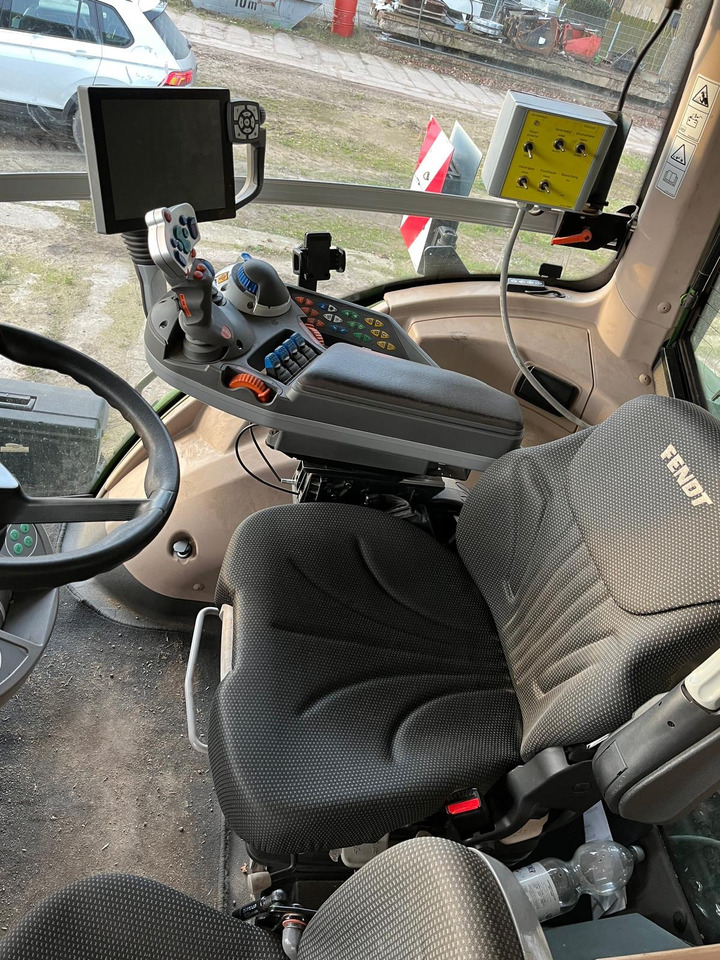 Fendt 828 Vario S4 ProfiPlus FL - Трактор: снимка 3 Fendt 828 Vario S4 ProfiPlus FL - Трактор: снимка 3