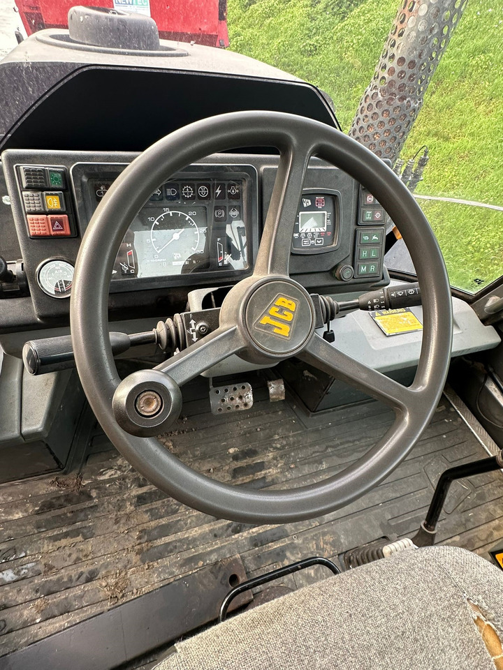 JCB Fastrac - Трактор: снимка 2 JCB Fastrac - Трактор: снимка 2