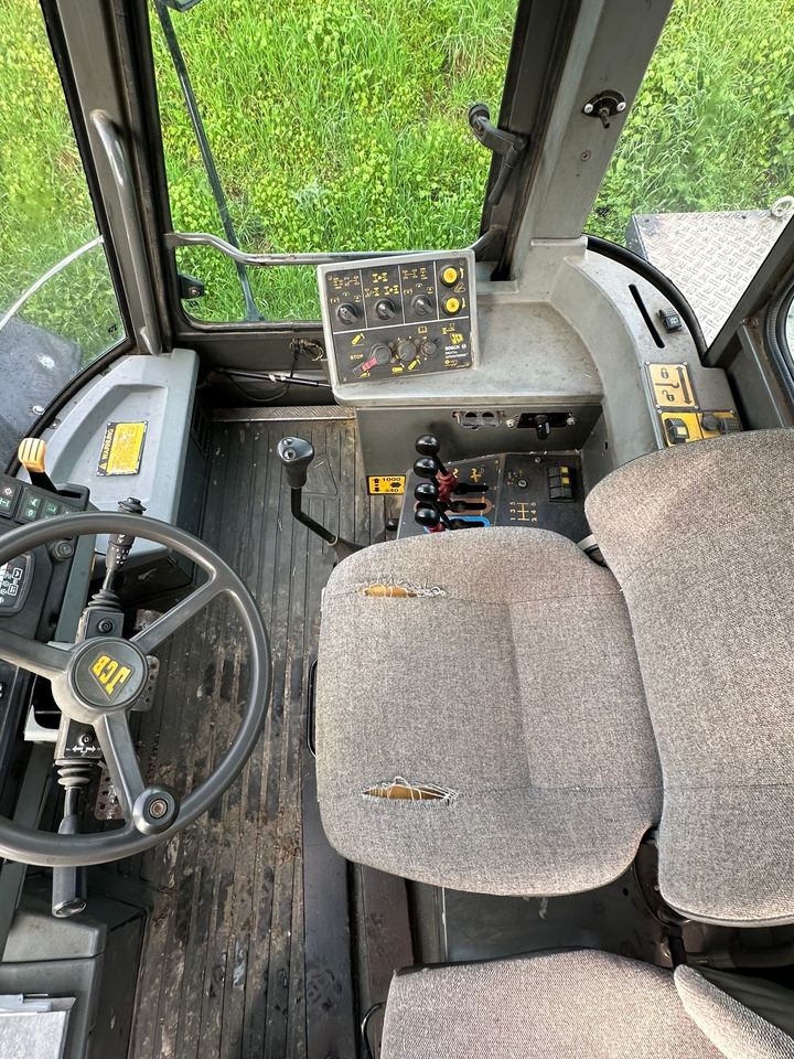 JCB Fastrac - Трактор: снимка 3 JCB Fastrac - Трактор: снимка 3