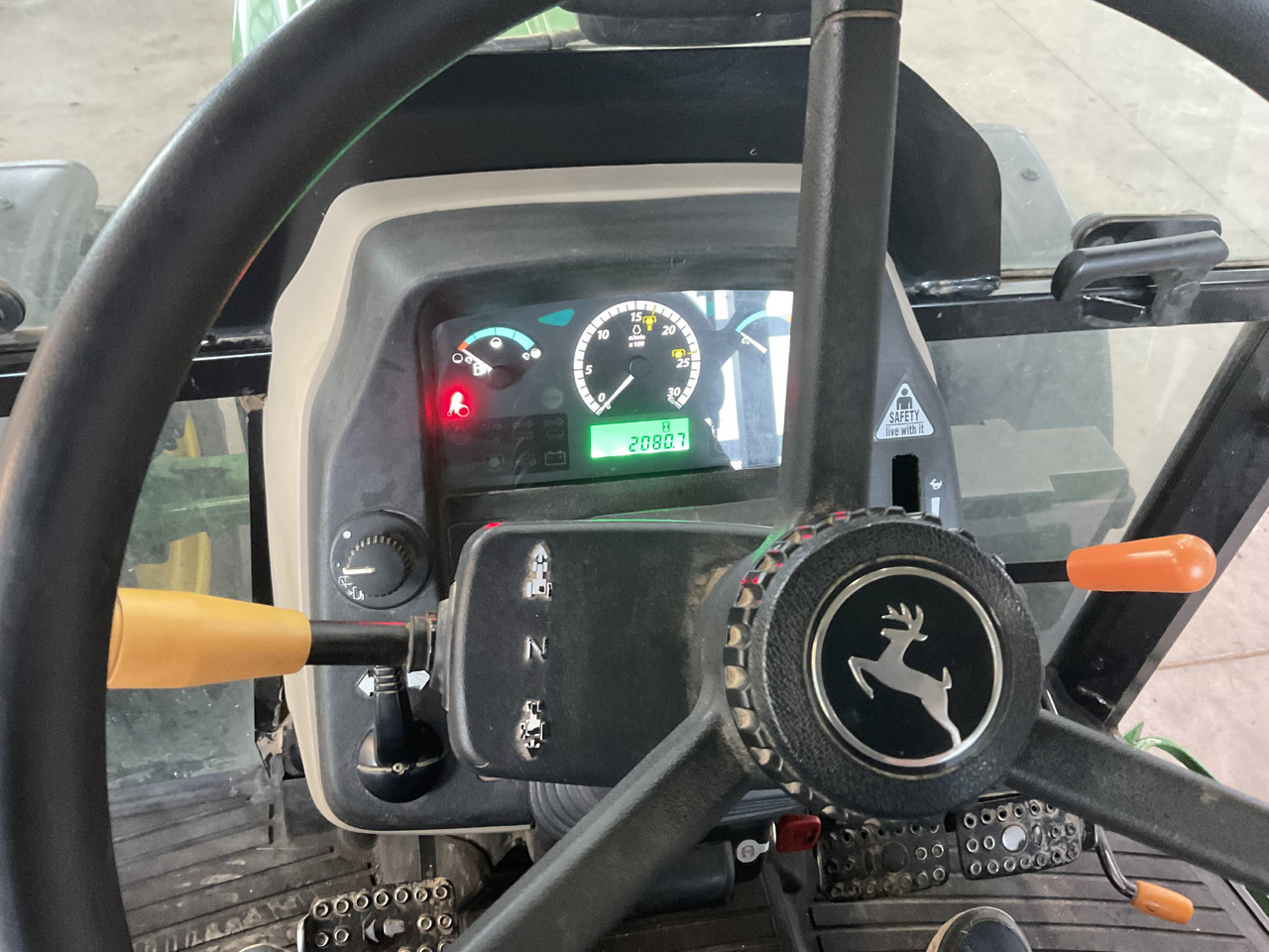 John Deere 5055 E - Трактор: снимка 2 John Deere 5055 E - Трактор: снимка 2