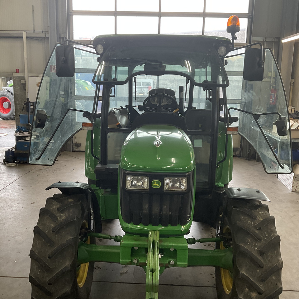 John Deere 5055 E - Трактор: снимка 5 John Deere 5055 E - Трактор: снимка 5