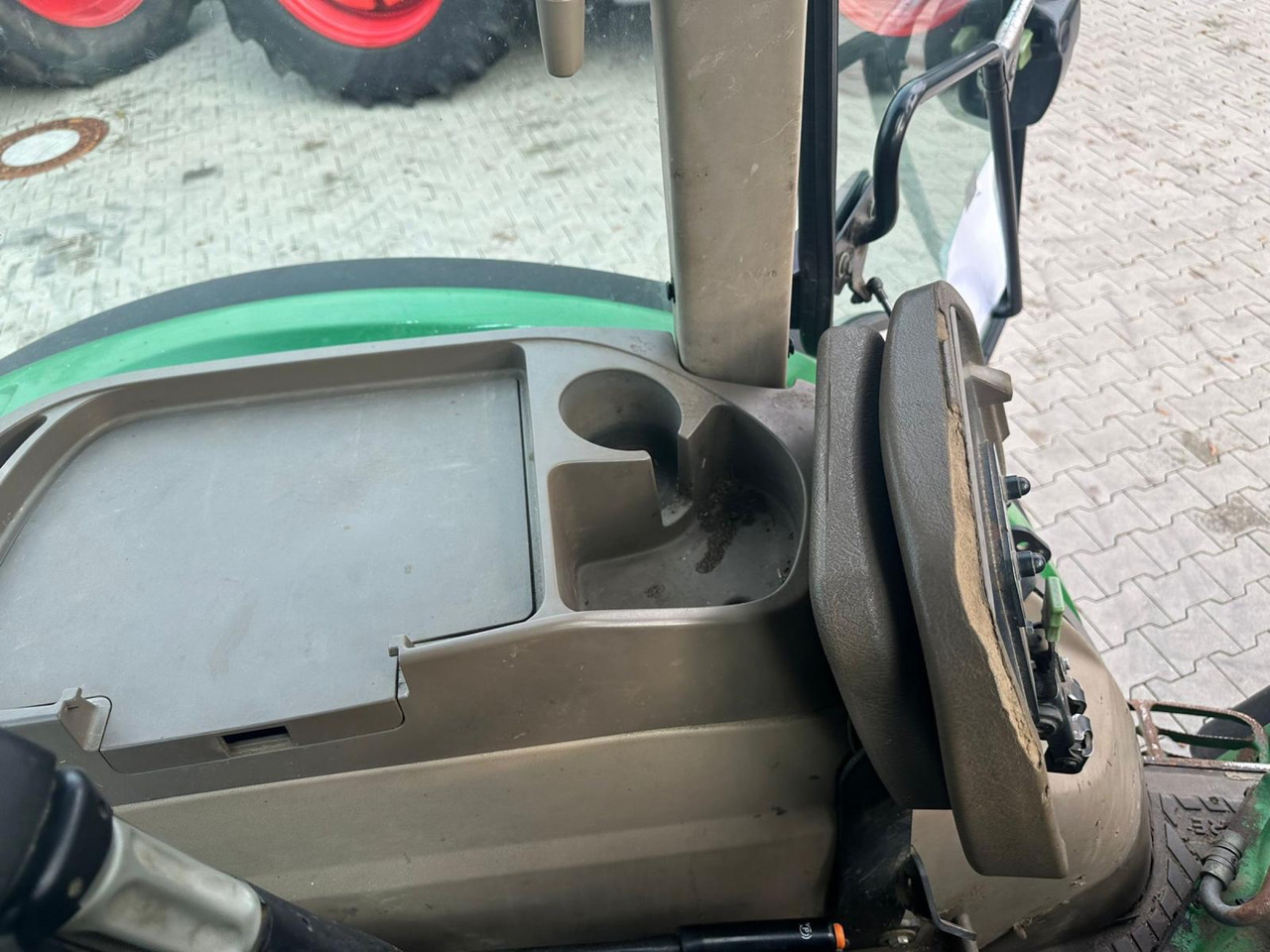 John Deere 5100 R - Трактор: снимка 2 John Deere 5100 R - Трактор: снимка 2