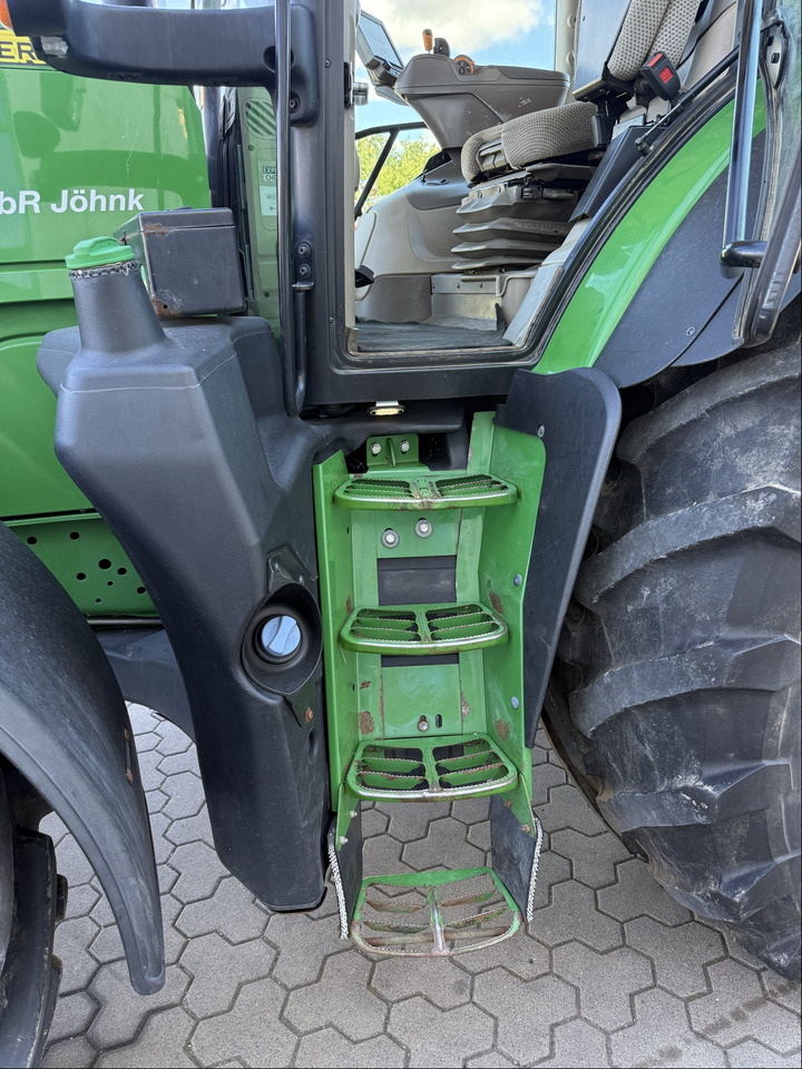Трактор John Deere 6215R: снимка 9