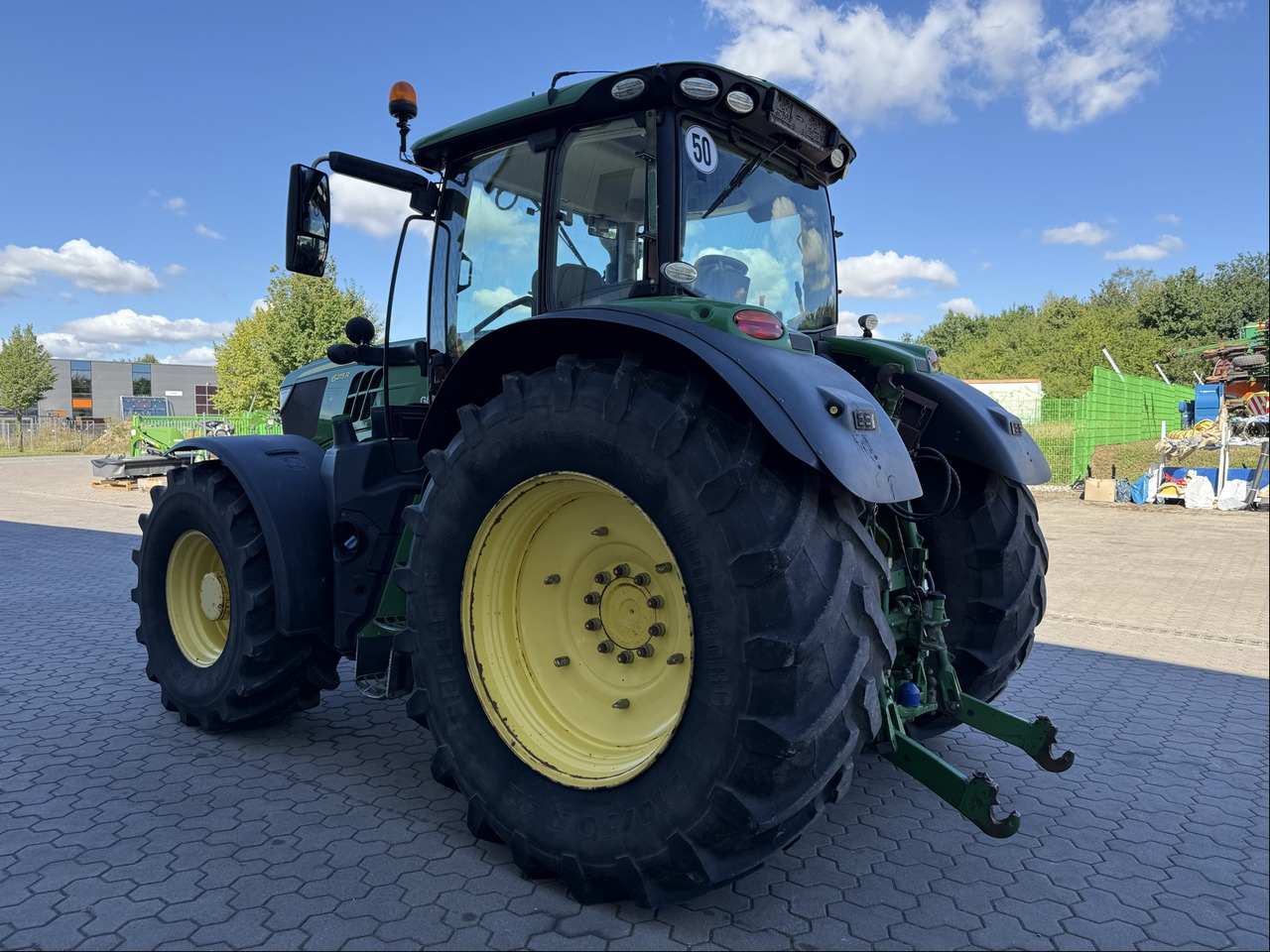 Трактор John Deere 6215R: снимка 6