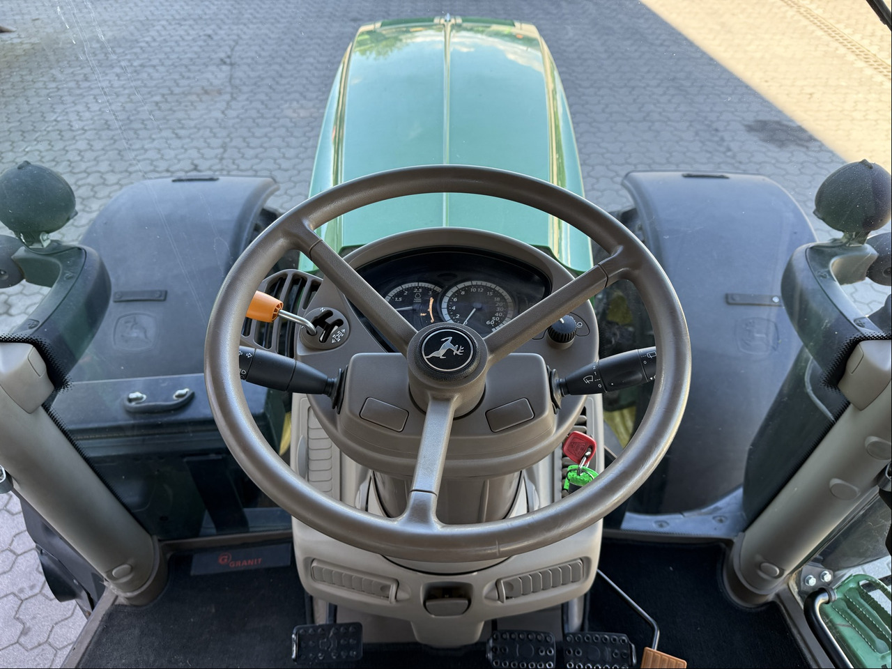 Трактор John Deere 6215R: снимка 8