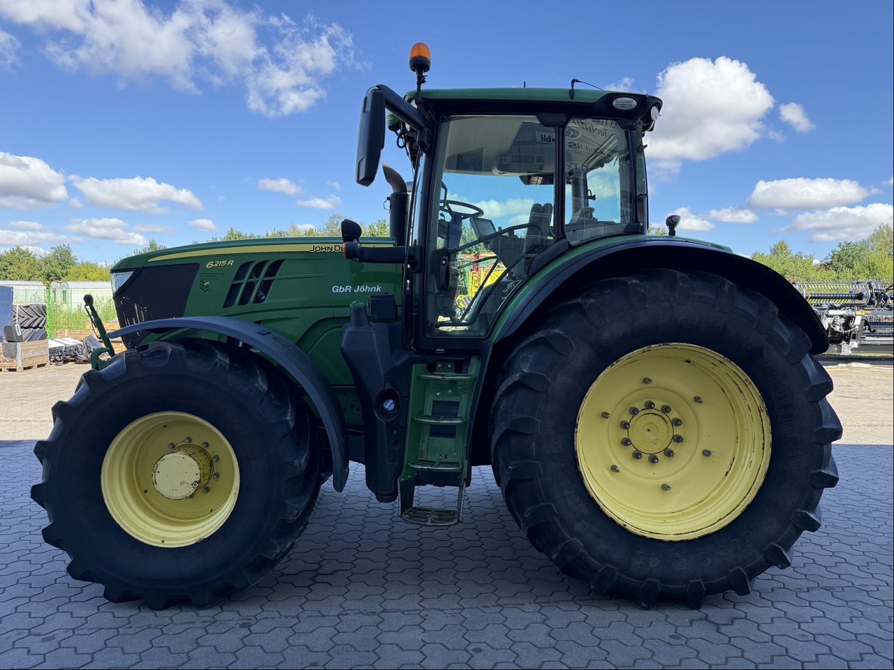 John Deere 6215R - Трактор: снимка 3 John Deere 6215R - Трактор: снимка 3