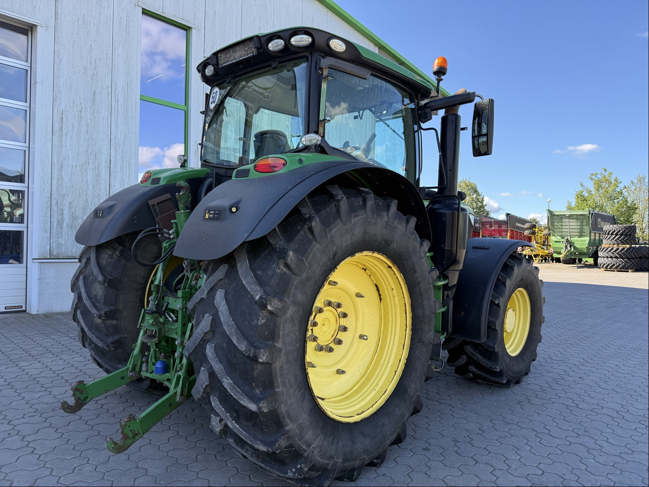 John Deere 6215R - Трактор: снимка 5 John Deere 6215R - Трактор: снимка 5