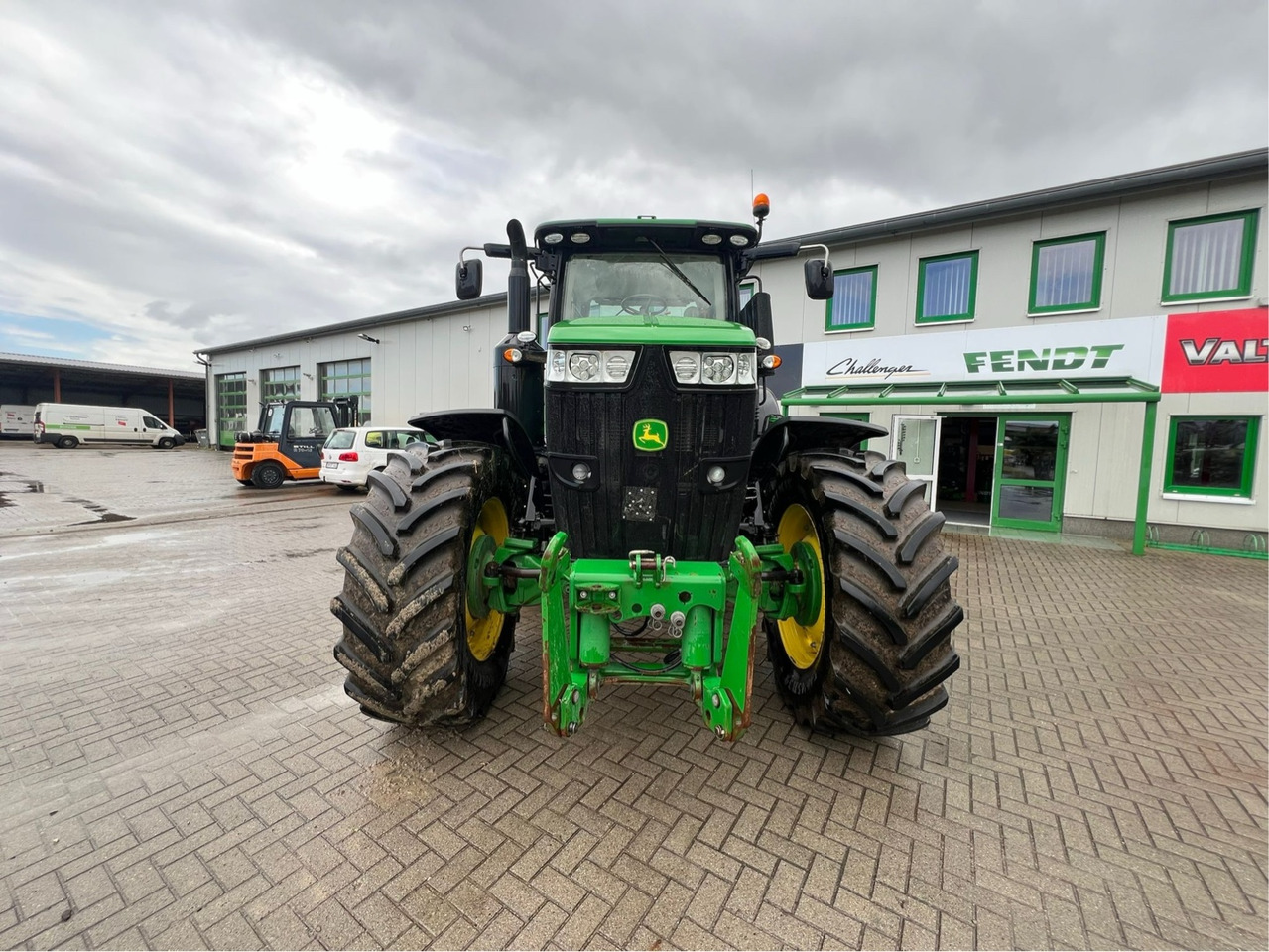 Трактор John Deere 7290R: снимка 8 Трактор John Deere 7290R: снимка 8