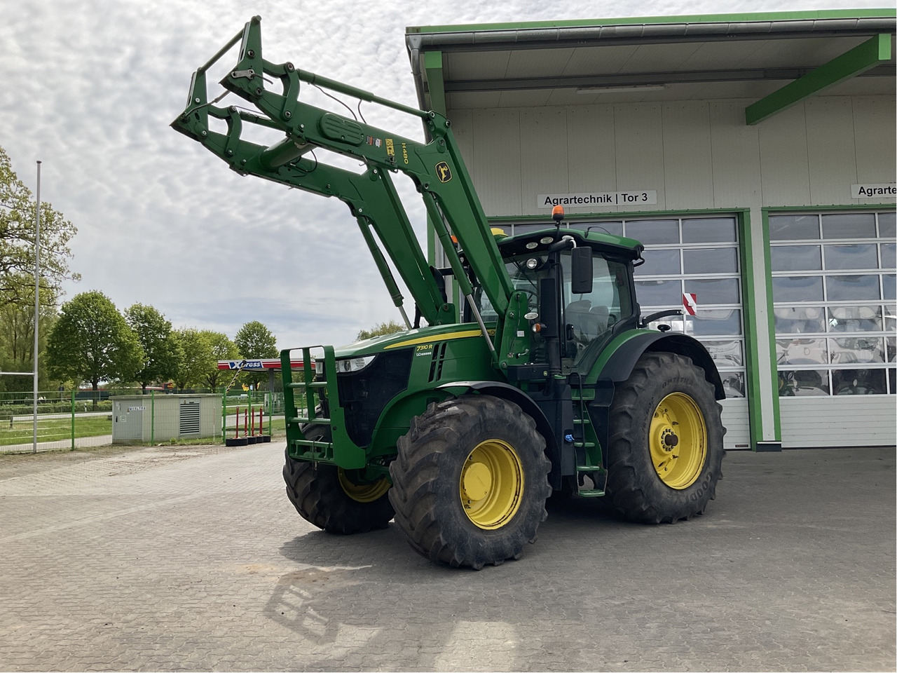 John Deere 7310 R - Трактор: снимка 1 John Deere 7310 R - Трактор: снимка 1