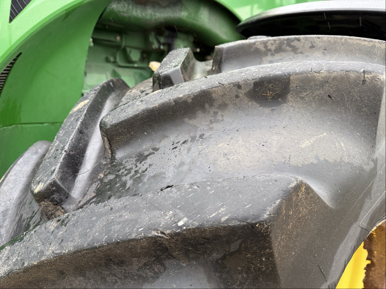 John Deere 8320 R E23 - Трактор: снимка 4 John Deere 8320 R E23 - Трактор: снимка 4