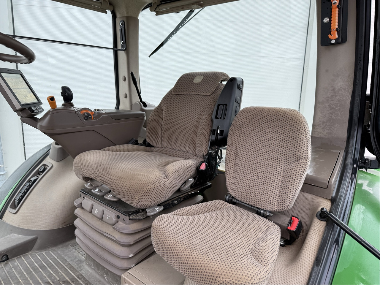 John Deere 8320 R E23 - Трактор: снимка 2 John Deere 8320 R E23 - Трактор: снимка 2